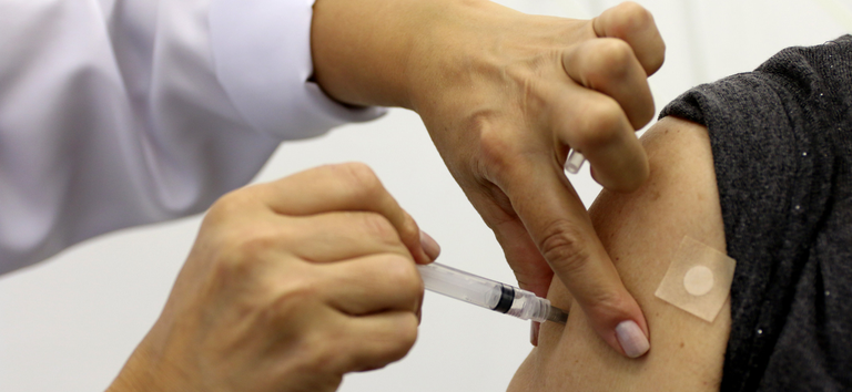 No momento você está vendo Brasil amplia vacinação contra hepatite A para usuários da PrEP: proteção, prevenção e resposta ao novo perfil epidemiológico