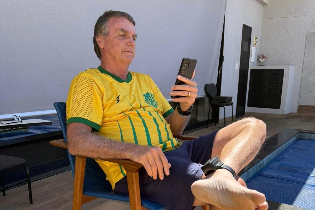 Leia mais sobre o artigo Bolsonaro confessa ter tentado romper a tornozeleira por curiosidade