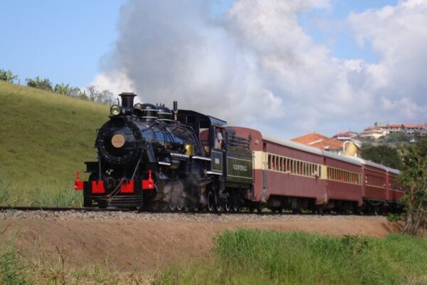 Sabores sobre trilhos: o trem turístico que une gastronomia e paisagens no Sul de Minas