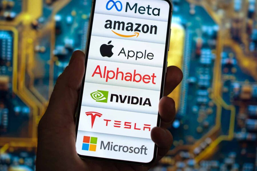 Tecnologia dispara nas bolsas e tem melhor mês desde a pandemia impulsionada pela inteligência artificial