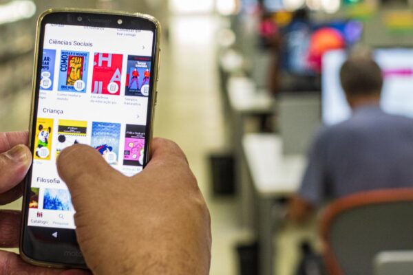 Biblioteca digital do MEC amplia acesso gratuito à leitura no Brasil
