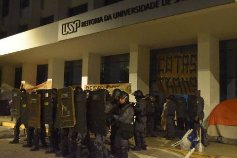 FOTO: Reprodução redes sociais - PM invade a reitoria USP