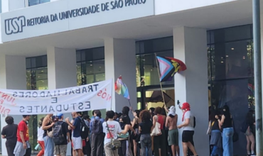 Estudantes ocupam reitoria da USP e cobram retomada de negociações com gestão universitária